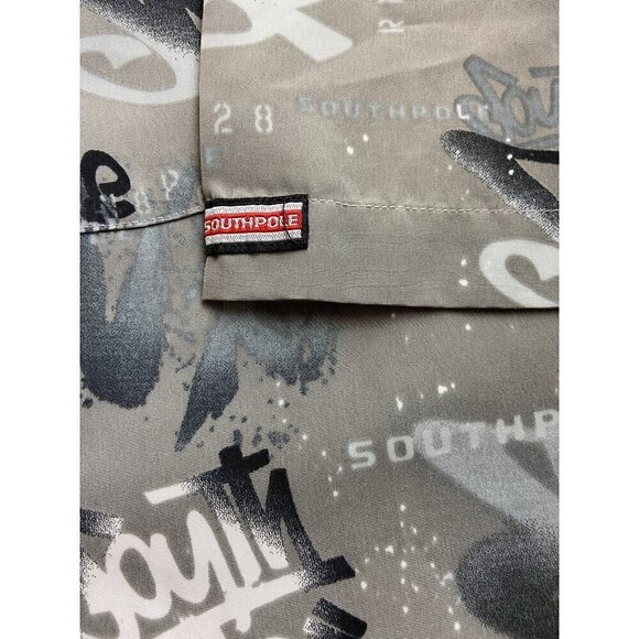 Southpole Men's Graphic Print Button-Up Shirt Size L Grey & Black Pattern - Picture 4 of 6
